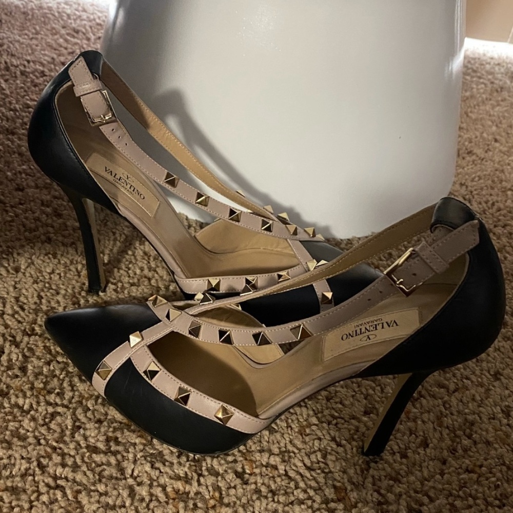 Valentino Garavani 👠’s 100% Authentic